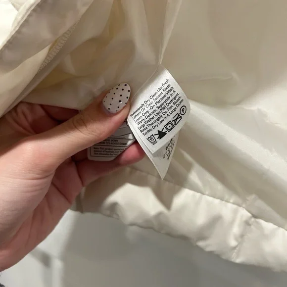 Eddie Bauer Women’s Goose Down Ivory Vest small - Picture 9 of 10